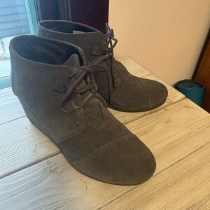 Toms Women's Gray Suede Lace Up Boots